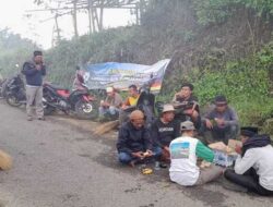 Menjelang Peluncuran dan Melepas Burung, Warga Lasi Goro Bersihkan Lokasi