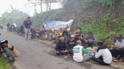 Menjelang Peluncuran dan Melepas Burung, Warga Lasi Goro Bersihkan Lokasi