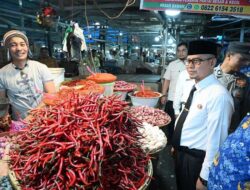 Harga Cabai Merah Mencekik, Wawako Bukittinggi Ibnu Asis Turun ke Pasar