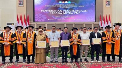 PNP Beri Penghargaan Pada Dinas Kominfo Padang