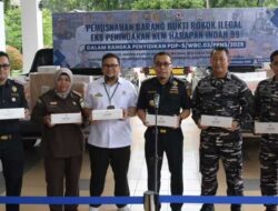 PT Semen Padang Bantu Bea Cukai Riau Musnahkan Rokok Ilegal Senilai Rp12,8 Miliar