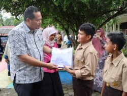 496 Siswa SMPN di Kota Pariaman Dapat Bantuan Seragam Sekolah Gratis
