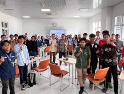 Wartawan Senior PWI Sumbar Emil Mahmudsyah Paparkan ” Kode Etik Konten Digital” di PNP.