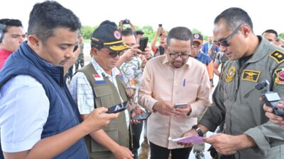 Siap Didistribusikan! Wagub Sumbar Terima 18 Perahu Karet, Genset, dan Starlink dari Presiden Prabowo