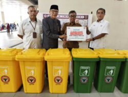 DLH Sumbar Apresiasi Semen Padang Beri 16 Tong Sampah, Dukung Kebersihan Masjid Raya dan Sekolah