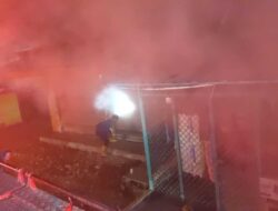 Toko Grosir di Simpang Haru Padang Terbakar