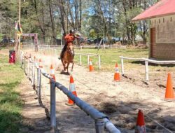 25 Atlet Ikuti Kejurda Horseback Archery di Pantai Kata Pariaman
