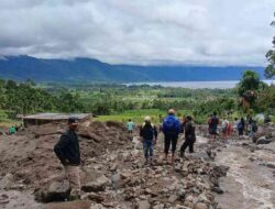 Banjir Bandang Terjang Kolam Renang dan Sawah Penduduk di Paninjauan Agam