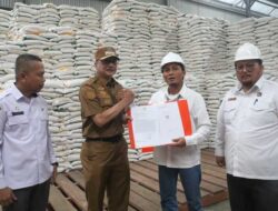 Bupati Pessel Cek Kualitas Beras dan MIgor di Gudang Bulog