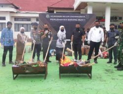 Kejaksaan Negeri Dharmasraya Musnahkan Barang Bukti Tindak Pidana