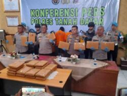 Polres Tanah Datar Amankan Tiga Warga Bukittinggi Bawa 27 Paket Besar Ganja