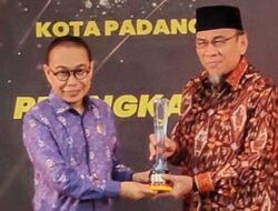 Sejarah Baru, Padang Peringkat Satu KIP 2025, Maigus Nasir Dinobatkan sebagai Tokoh Keterbukaan Informasi