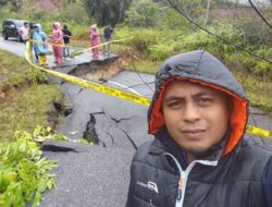 Jalan Nasional Bukittinggi-Medan Tertimbun Longsor