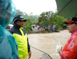 Bupati Tinjau Titik Banjir di Tanah Datar