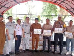 Samsat Kota Solok Serahkan Bantuan untuk Korban Banjir