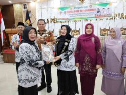 Ny.Yosneli Balad Dikukuhkan Sebagai Ibunda Guru Kota Pariaman