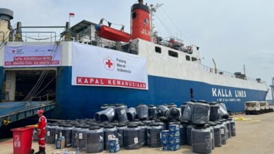 PMI Berangkatkan Kapal Kemanusiaan Bawa 60 Tangki Air dan Bantuan Logistik ke Aceh, Sumut, dan Sumbar