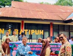 Pengusaha Asal Bali Bantu 78 Siswa SMA N I Batipuh Korban Terdampak Bencana Hidrometeorologi.