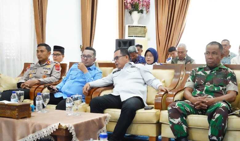 Bupati Eka Putra Sampaikan Komitmen Tak Akan Tinggalkan Rakyat Saat Bencana