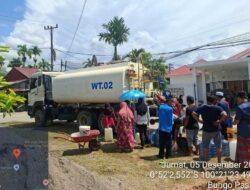Distribusi Bertahap, Semen Padang Peduli Kirim Air Bersih ke 21 Titik Pascabanjir Padang