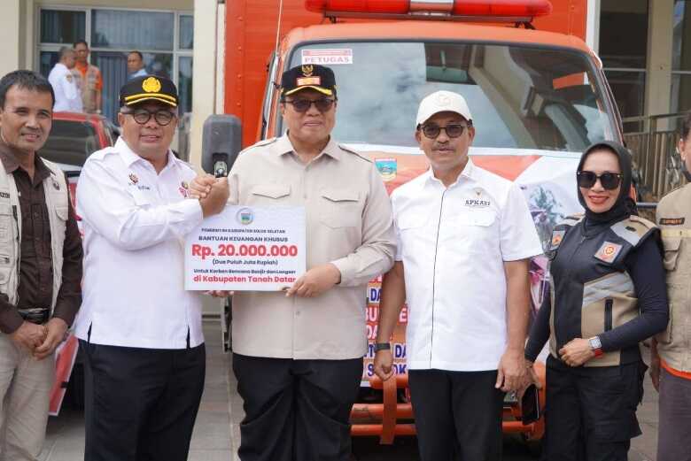 Apkasi Serahkan Bantuan Pada Daerah Terdampak Bencana 
