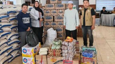 Warga Bantu Warga, Jemaah Masjid Jabal Rahmah Semen Padang Salurkan Bantuan Pada Korban Bencana 