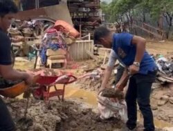 ASN Pemko Padang Gotong Royong Bersihkan SMAN 12 Padang