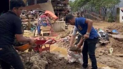ASN Pemko Padang Gotong Royong Bersihkan SMAN 12 Padang