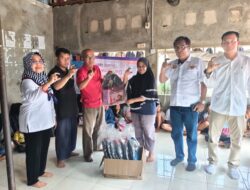 PJKIP Salurkan Bantuan Perlengkapan Sekolah untuk Murid SD Terdampak Banjir di Kampung Lapai