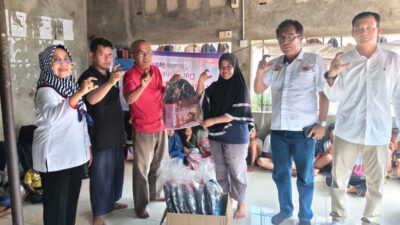 PJKIP Salurkan Bantuan Perlengkapan Sekolah untuk Murid SD Terdampak Banjir di Kampung Lapai