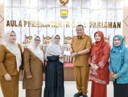 Ketua Dasawisma Terima Bantuan Uang Transportasi dari Pemko Pariaman