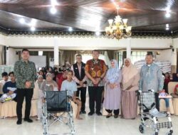 Penyandang Disabilitas dan Masyarakat Prasejahtera Terima Bantuan dari Pemko Pariaman