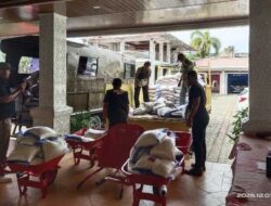 Pendistribusian Bantuan Bagi Korban Bencana di Padang Terus Dilakukan dari Posko Utama