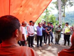 Serahkan Bantuan ke Jorong Gunung Bungsu Batipuah, Eka Putra Minta Masyarakat Tetap Waspadai Perubahan Cuaca