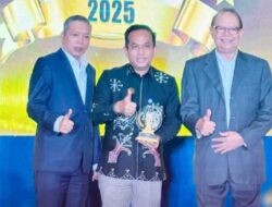 Dirut Bank Nagari Raih Penghargaan TOP 100 CEO 2025 dari Infobank