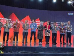 Dharmasraya Satu – satunya Daerah di Sumbar Raih Predikat Kabupaten Sangat Inovatif pada IGA Awards 2025