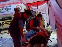 Korban Banjir Bandang Datangi Posko Semen Padang Peduli untuk Perawatan Luka dan Trauma