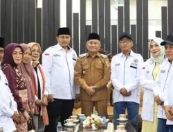 Solok Saiyo Sakato Bantu Korban Banjir di Kota Solok