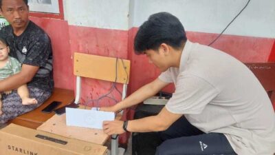 Diskominfo Padang Pasang Starlink Bantuan Komdigi Pada Empat Posko Bencana  