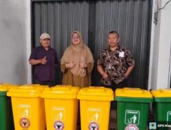 Dukung Sekolah Adiwiyata, PT Semen Padang Serahkan Bantuan Tong Sampah Terpilah ke SMKN 1 Baso