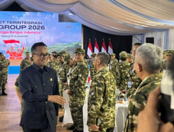 Di Kaki Gunung Tidar Dony Oskaria Beri Arahan untuk Petinggi Semen Indonesia