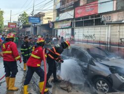 Mobil Terbakar di Jalan Adinegoro Padang, Kerugian Ditaksir Rp100 Juta