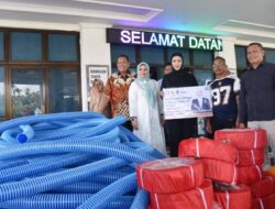 Anggota DPR Cindy Monica Serahkan Bantuan untuk Maysrakat Kota Pariaman
