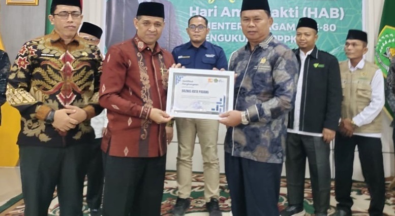 Baznas Sijunjung Terima Sertifikat Penghargaan dari Kanwil Kemenag Sumbar