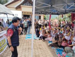 Kak Seto Hibur Anak-anak Korban Bencana di Pesisir Selatan