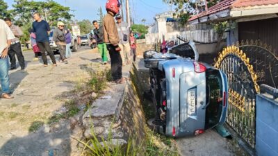 Kecelakaan Beruntun Juga Terjadi di By Pass Bukittinggi, Ertiga Ringsek Usai Hantam Dua Truk