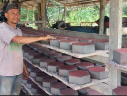 Usaha Paving Block dan Batako Campuran Abu Batu Bara Limbah PLTU Sijantang Berkembang Pesat
