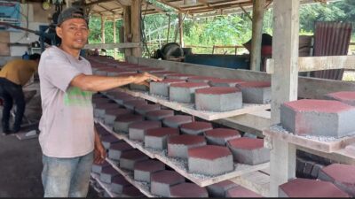 Usaha Paving Block dan Batako Campuran Abu Batu Bara Limbah PLTU Sijantang Berkembang Pesat
