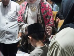 Bupati Annisa Berbagi Asih dengan 100 Anak Yatim di Kecamatan Timpeh