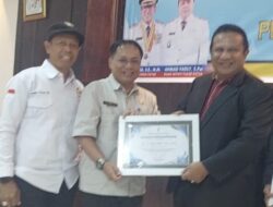 Pemkab Tanah Datar Beri Penghargaan Pada Sejumlah Wartawan Senior